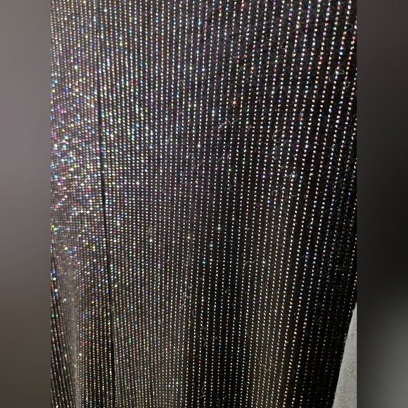 Shimmering Black Jumpsuit with Flowing Sleeves - Picture 3 of 10